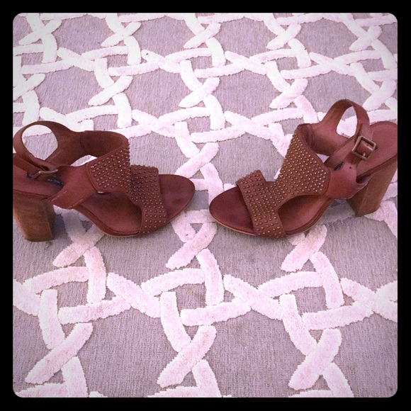 Size 7.5 Tan studded STEVEN Sandal. Like New - Picture 1 of 3